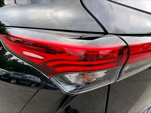 Used 2023 Toyota Highlander XLE AWD/4WD image 27