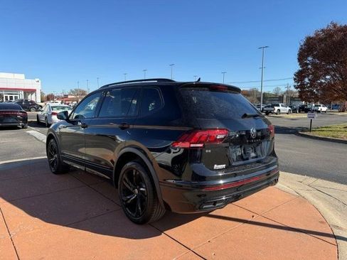 Used 2023 Volkswagen Tiguan SE R-Line AWD/4WD image 4