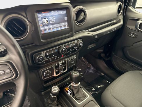 Used 2023 Jeep Wrangler Unlimited Sport image 15