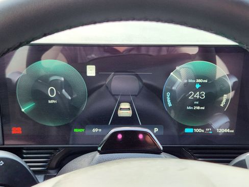 Used 2025 Hyundai Ioniq 5 SEL image 17