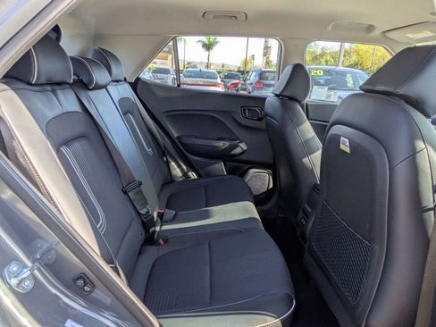 Certified 2025 Hyundai Venue Limited FWD image 28