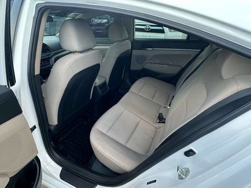 Used 2017 Hyundai Elantra SE FWD image 22
