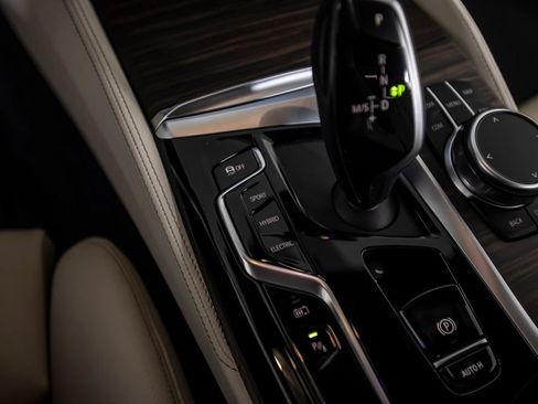 Used 2023 BMW 530e w/ M Sport Package RWD image 33