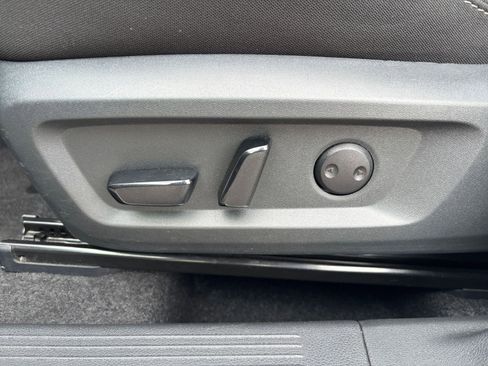 Used 2025 Nissan Rogue SV FWD image 22