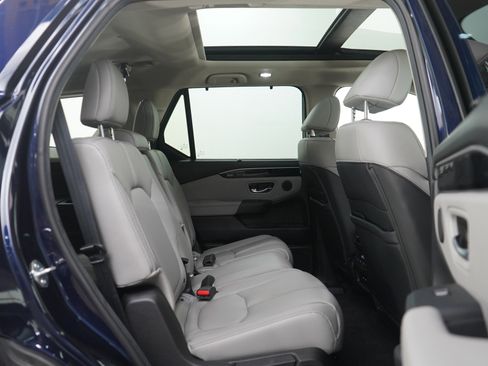 Used 2025 Honda Pilot Touring image 13