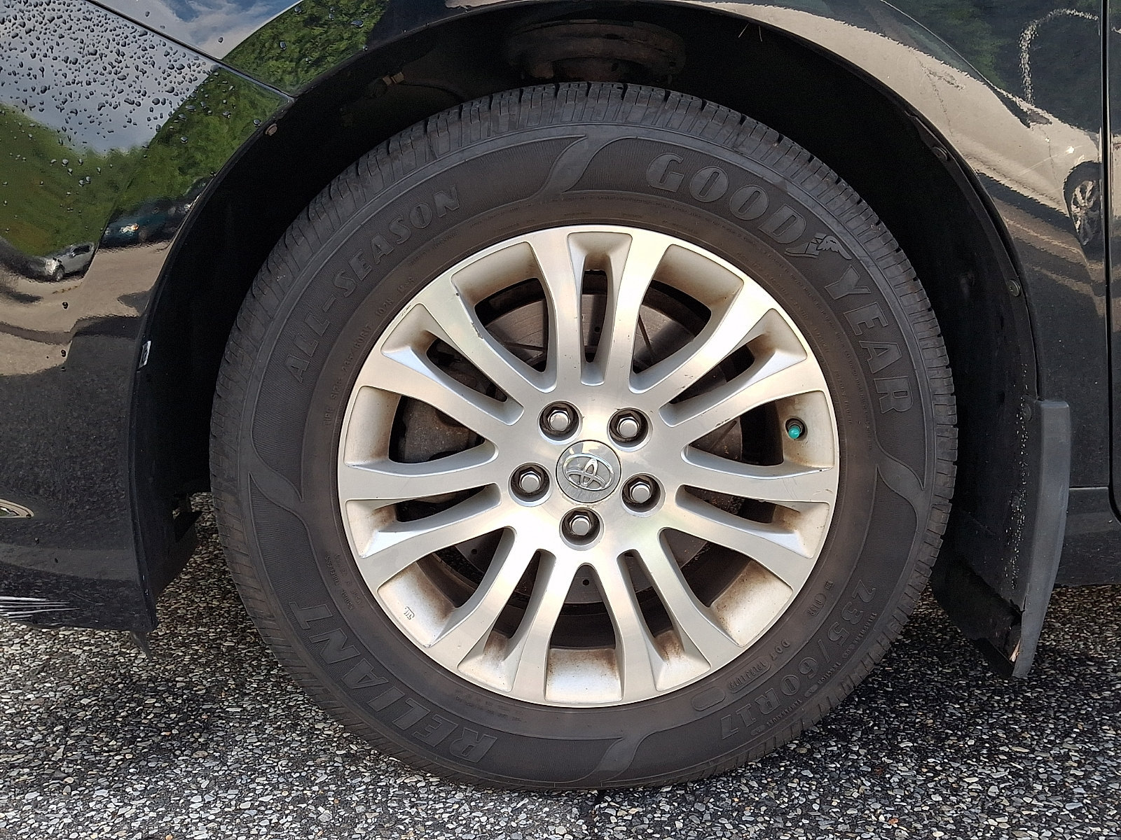 Used 2016 Toyota Sienna XLE w/ XLE Navigation Package FWD image 4