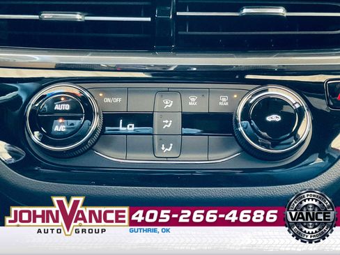 Used 2025 Buick Envista Sport Touring image 28