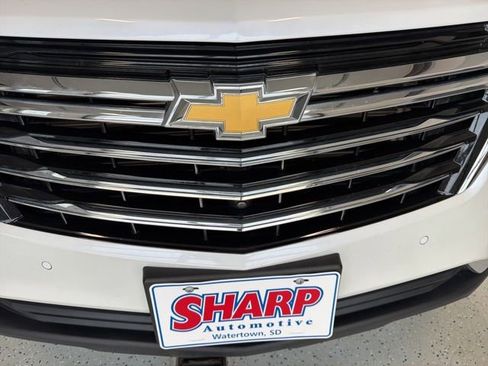 Used 2024 Chevrolet Equinox Premier AWD/4WD image 11
