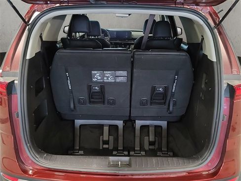 Used 2024 Kia Carnival LX image 34