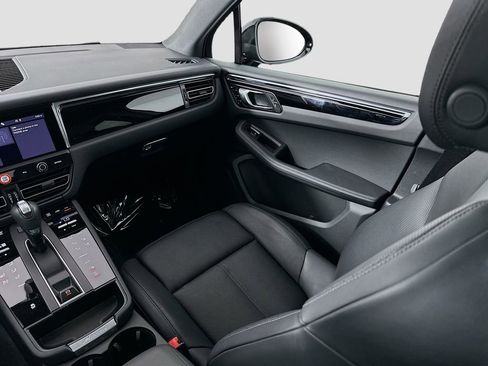 Used 2025 Porsche Macan image 26