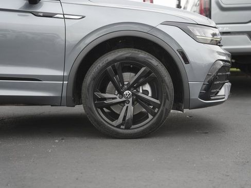 Used 2024 Volkswagen Tiguan SE R-Line image 4