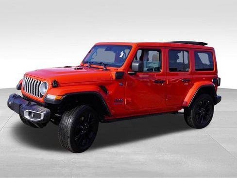 Certified 2025 Jeep Wrangler Unlimited Sahara w/ Safety Group image 11