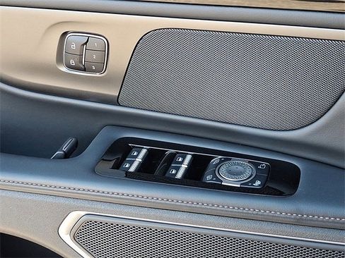 Used 2024 Lincoln Nautilus Reserve w/ Jet Appearance Package (87T) image 22