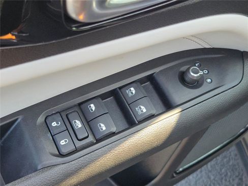 Certified 2022 Jeep Compass Limited image 23