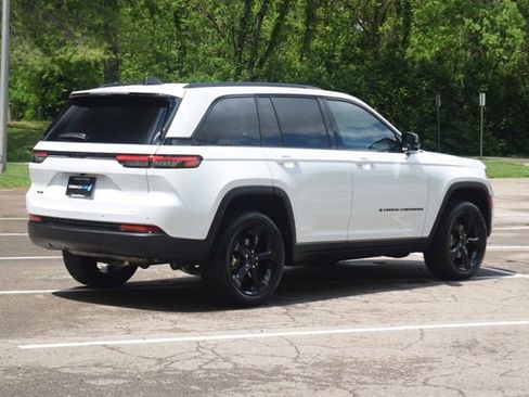 Used 2024 Jeep Grand Cherokee Altitude AWD/4WD image 26