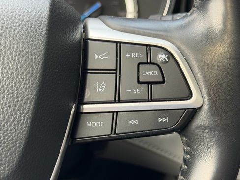 Used 2022 Toyota Highlander Platinum AWD/4WD image 30