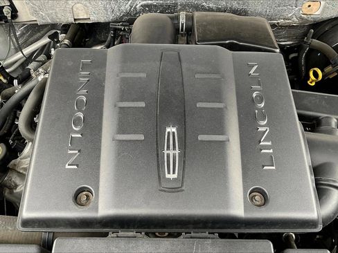 Used 2014 Lincoln Navigator 2WD image 33