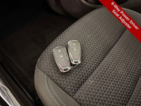 Used 2022 Chevrolet Bolt EUV LT w/ Comfort Package image 26