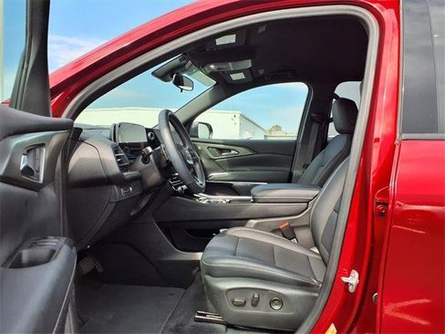 Certified 2025 Chevrolet Traverse LT image 24