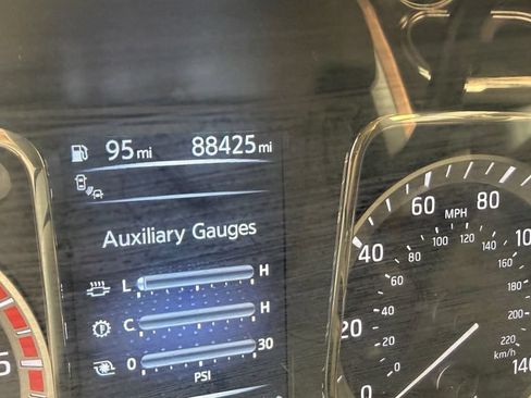 Used 2017 Nissan Titan PRO-4X AWD/4WD image 5