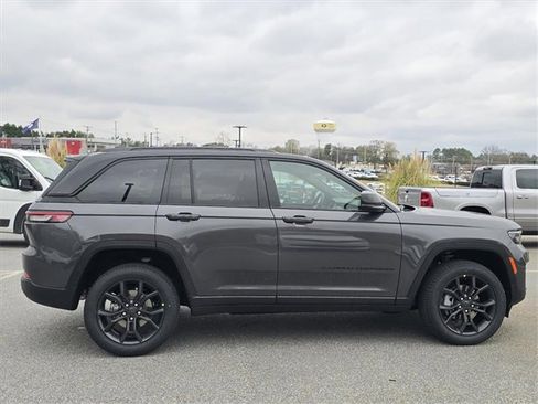 New 2025 Jeep Grand Cherokee Limited image 2