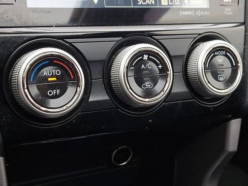 Used 2018 Subaru Forester 2.5i Premium w/ All-Weather Package image 17