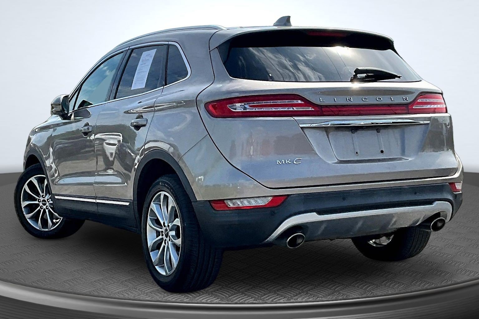 Used 2019 Lincoln MKC Select w/ Select Plus Package AWD/4WD image 3