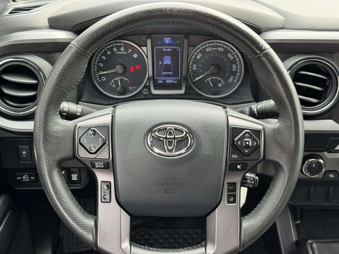 Used 2020 Toyota Tacoma TRD Sport AWD/4WD image 10
