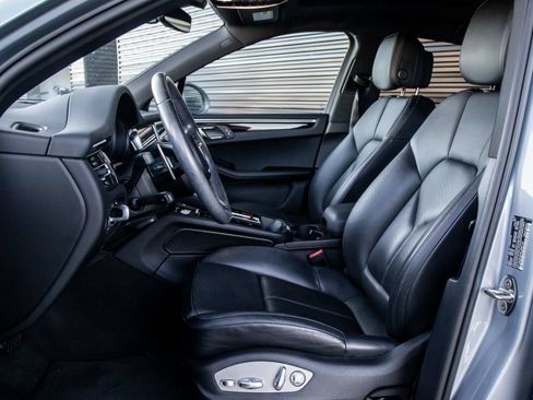 Certified 2024 Porsche Macan S AWD/4WD image 5