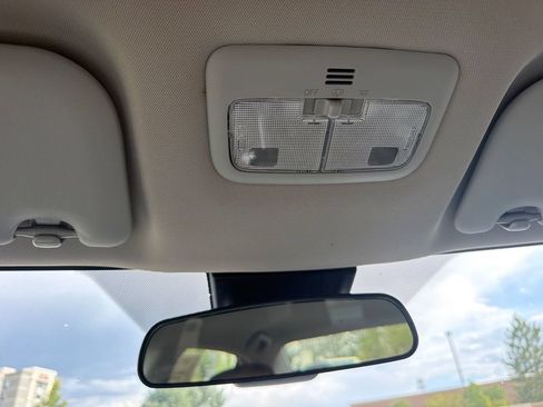Used 2017 Toyota Corolla LE w/ Carpet Mat Package (TMS) FWD image 25