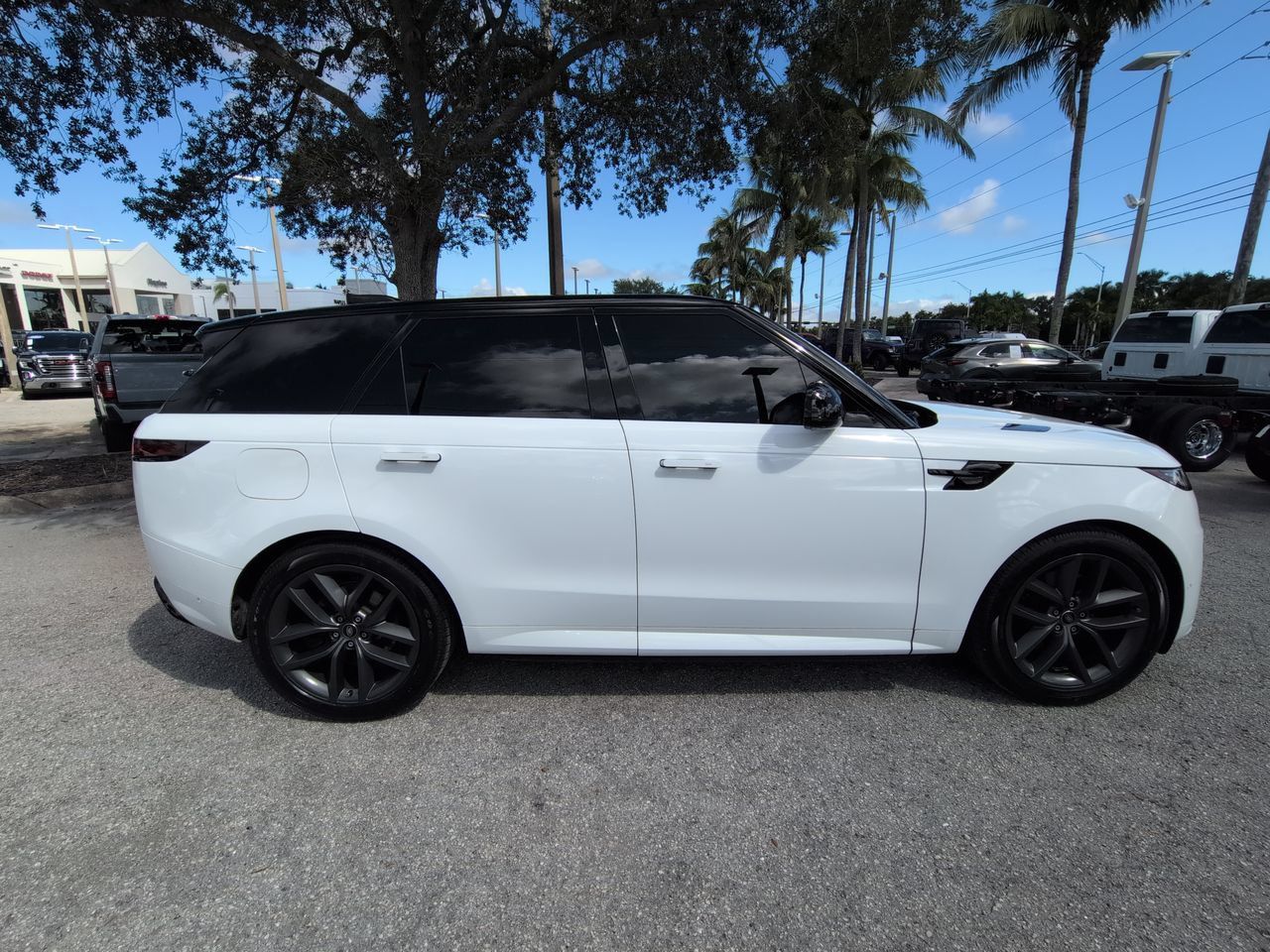 Used 2023 Land Rover Range Rover Sport SE Dynamic AWD/4WD image 4