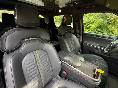 Used 2024 Rivian R1T Adventure AWD/4WD image 13