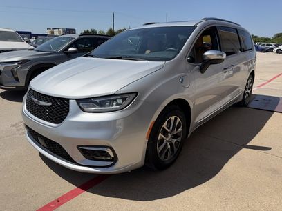 Used 2023 Chrysler Pacifica Pinnacle