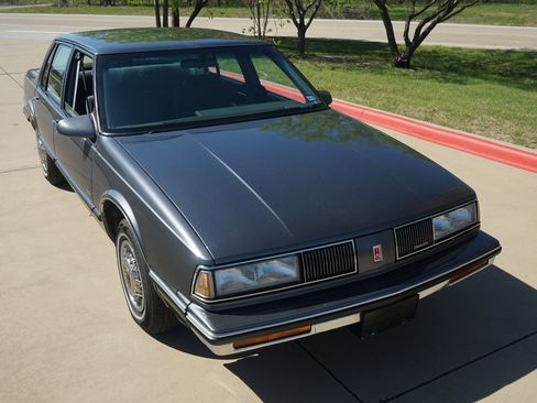 Used 1989 Oldsmobile 88 Royale image 20