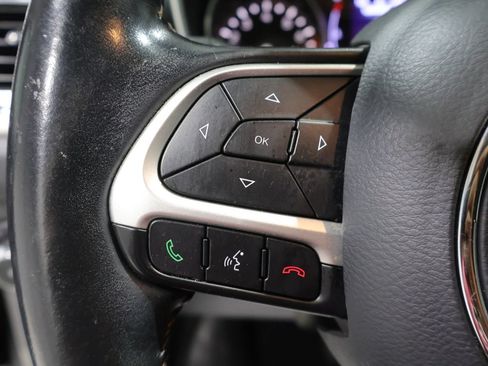 Used 2018 Jeep Compass Latitude AWD/4WD image 36