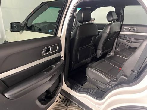 Used 2016 Ford Explorer XLT w/ Equipment Group 202A AWD/4WD image 8