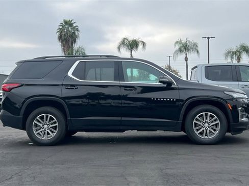 Used 2023 Chevrolet Traverse LT image 3