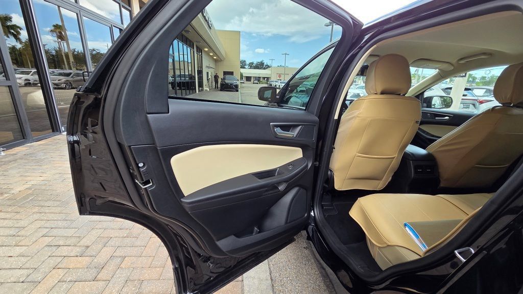 Used 2024 Ford Edge SE w/ Black Appearance Package AWD/4WD image 11