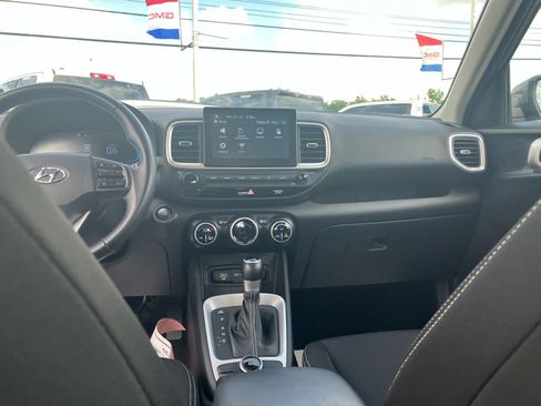 Used 2025 Hyundai Venue SEL FWD image 27
