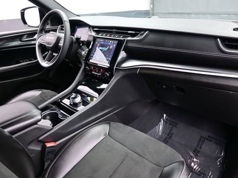 Used 2023 Jeep Grand Cherokee L Laredo image 15