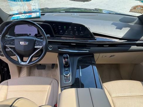 Used 2023 Cadillac Escalade Premium Luxury RWD image 4