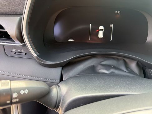 Used 2023 Toyota Highlander Limited image 14