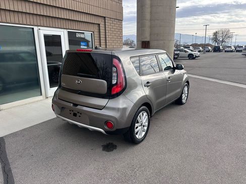 Used 2018 Kia Soul + image 5
