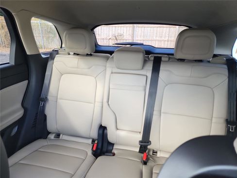 New 2026 Lincoln Corsair Premiere image 15