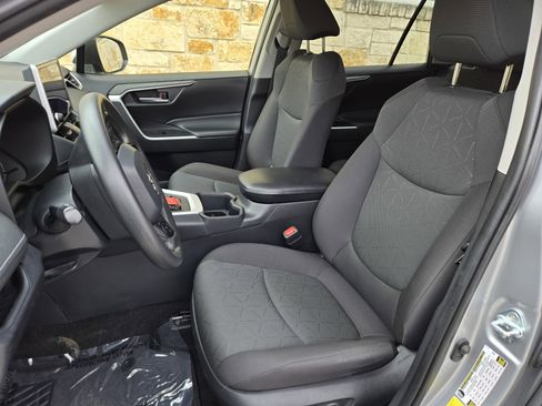 Used 2024 Toyota RAV4 XLE w/ Convenience Package image 5