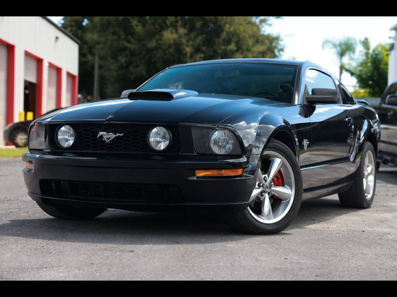 Used 2009 Ford Mustang Convertible RWD image 1