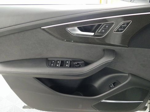 Used 2023 Audi SQ8 Prestige image 11