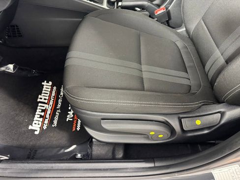 Used 2025 Hyundai Venue SEL image 12