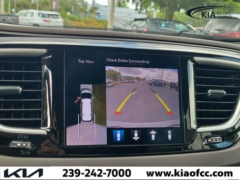 Used 2020 Chrysler Pacifica Touring-L Plus FWD image 28