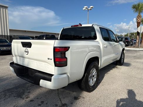 Used 2024 Nissan Frontier SV RWD image 4